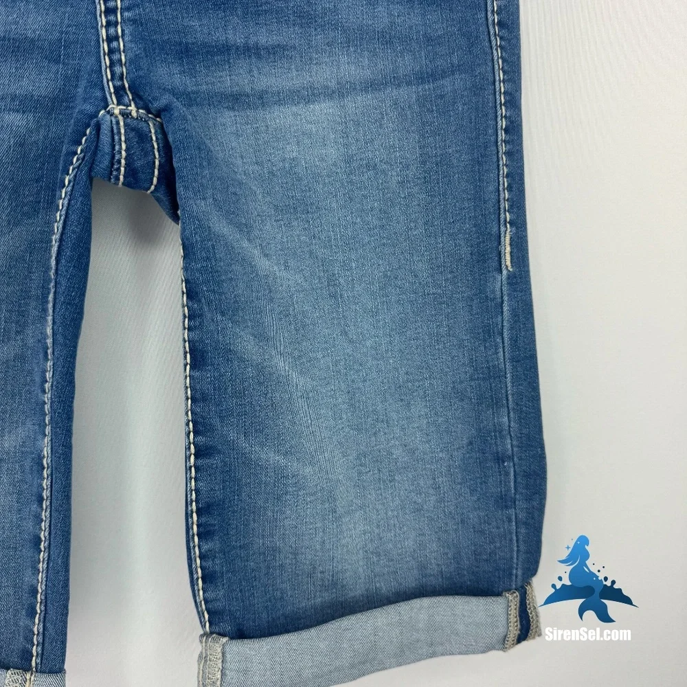1237 NWT True Religion Riley Knee Length Bermuda Jean Shorts - W24 - Medium Wash